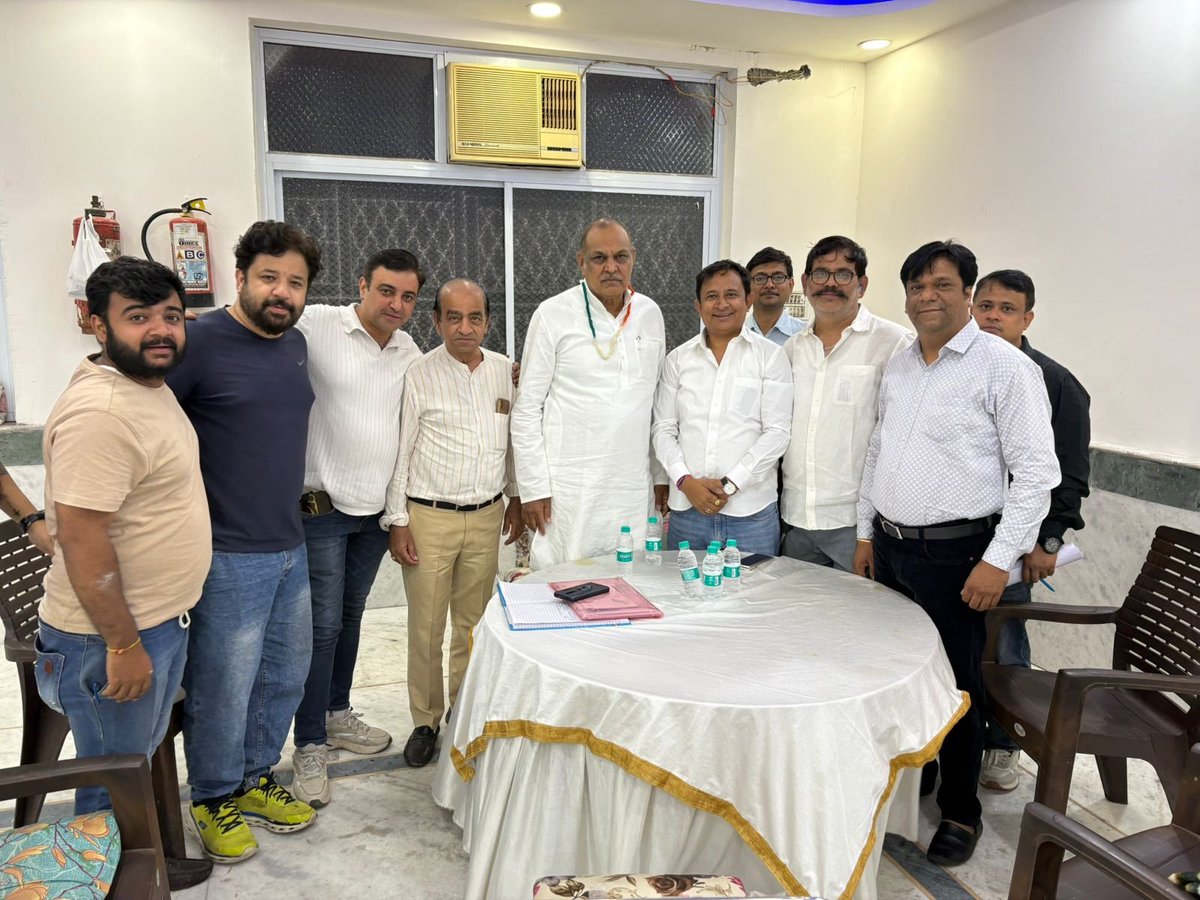 ShankarLalInc's tweet image. DPPC अध्यक्ष श्री देवेंद्र यादव जी के निर्देशानुसार संगठन सृजन अभियान के अंतर्गत, दिनांक 17 अप्रैल 2026 (शुक्रवार) को आदर्श नगर जिला कांग्रेस कमेटी के नेतृत्व में वजीरपुर, त्रिनगर एवं शकूर बस्ती विधानसभा में सभी ब्लॉक की कार्यकारी समिति की महत्वपूर्ण बैठक का आयोजन किया गया।
#INC