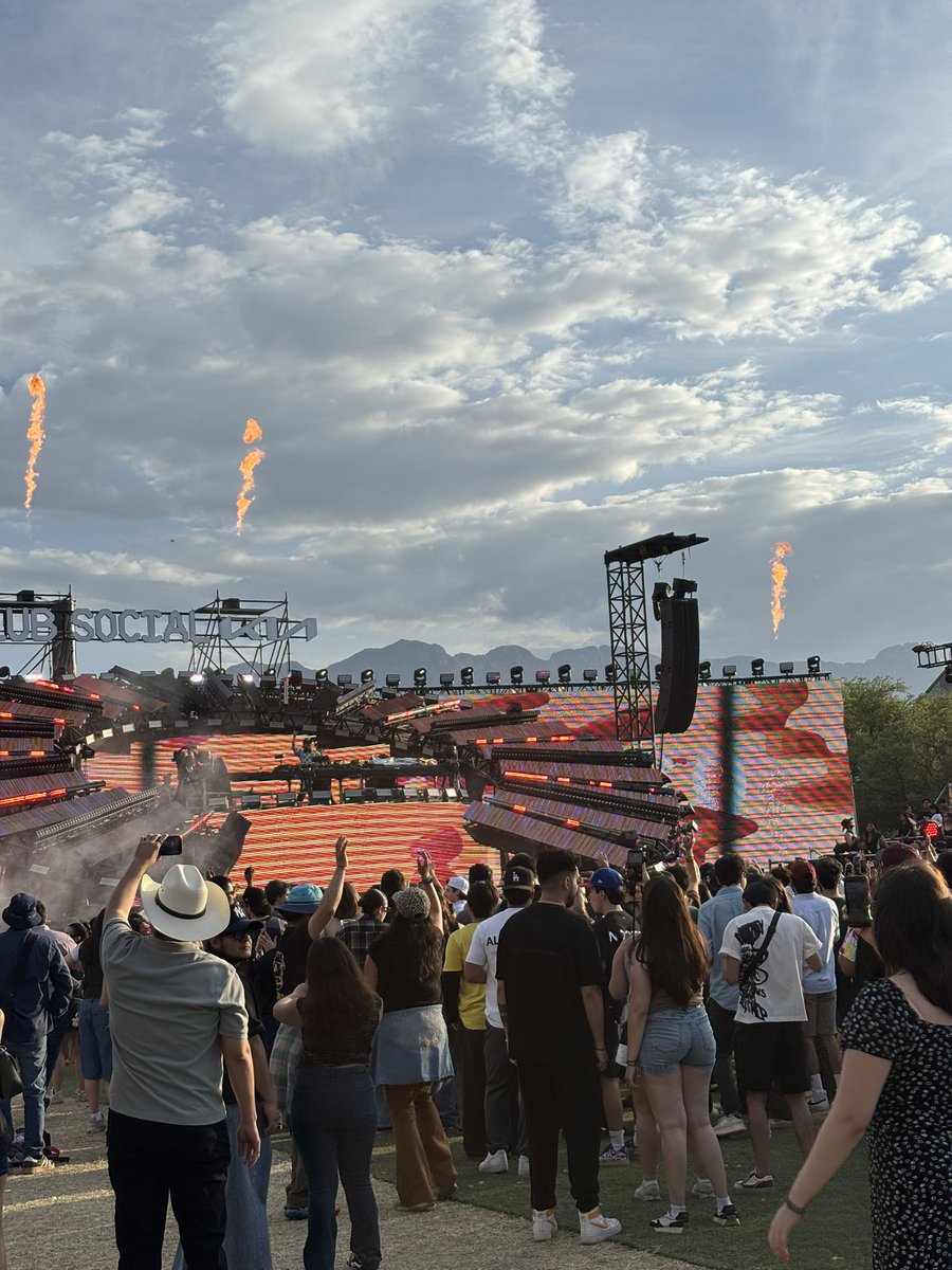 EDMmonterrey's tweet photo. KARLO comenzó la tarde con un excelente set ✨😎 
Que nadie paró de bailar 💃🏻🌟 

Amamos a @TecatePalNorte 💪🏻 
#tecate #palnorte #edm #rave #festival https://t.co/gAJMltb2E5