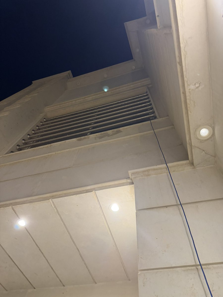 mnd54557's tweet photo. @stc_ksa @Mobily @ZainKSA #السعودية 
السلام عليكم يوجد لدي منزل في الرياض  وعندي سطح اعرضه لكم ب اجار ممتاز تحطو فيه برج اتصالات ينفع الحي  وسعر اجار منخفض  ويستفيدو الحي وانا أستفيد من الايجار الحي طويق اسم الشارع اسم الشارع محمد بن بليهد رقم ٧٧٢٩: ٢٩٨٠ وشبكة سوا وموبايلي ضعيف🌹 https://t.co/kfh3arwEox