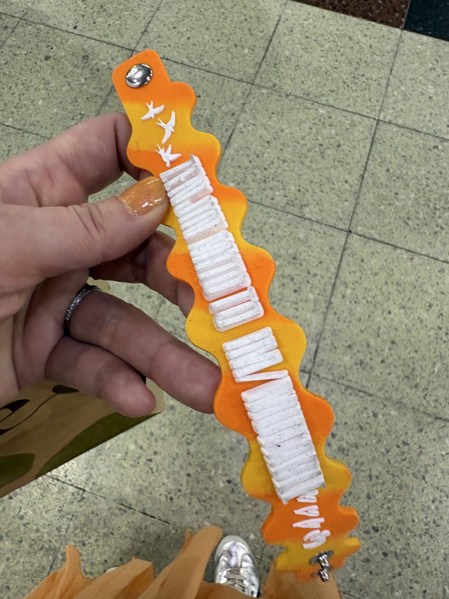 maya🍏 tweet media