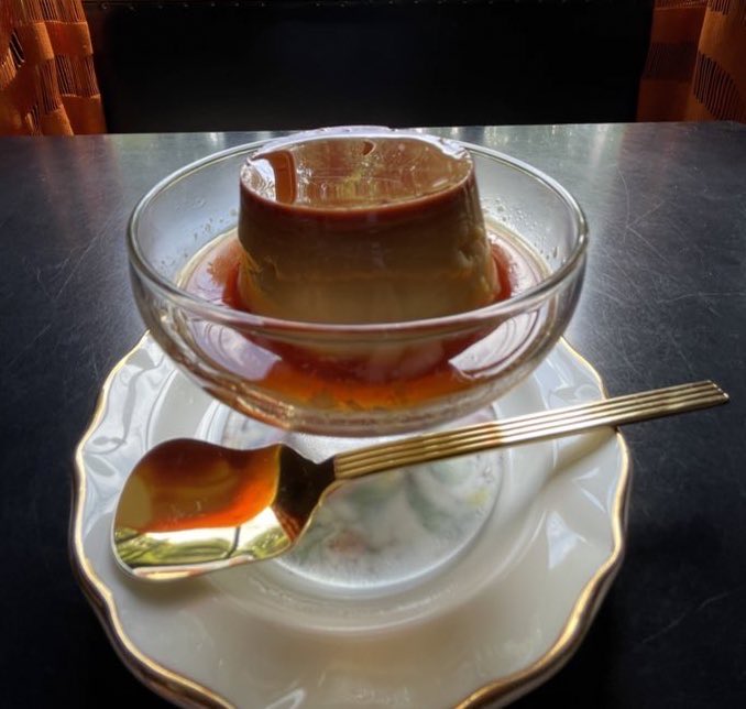 Cafeshingtong's tweet photo. 定番のレモンケーキと、本日はプリンもご用意しております。 https://t.co/NmZqq1vJ9G