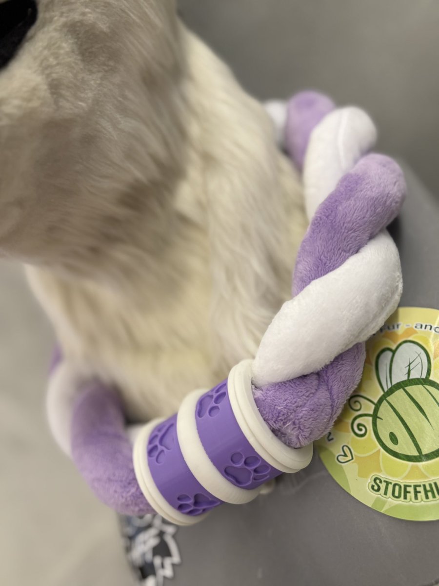 kitsukoShopFR's tweet photo. For Sale !!! 60€ shipping not included.🐾
Four models available, purple/white, pink/white, yellow/white and red/white.
Japanese Collars (Kitsune no Kubikazari), specially adapted for fursuits. The material used is Minky.

my partner @HFursuitFabric 

#3dprint #furryharness https://t.co/6tcigA4THa