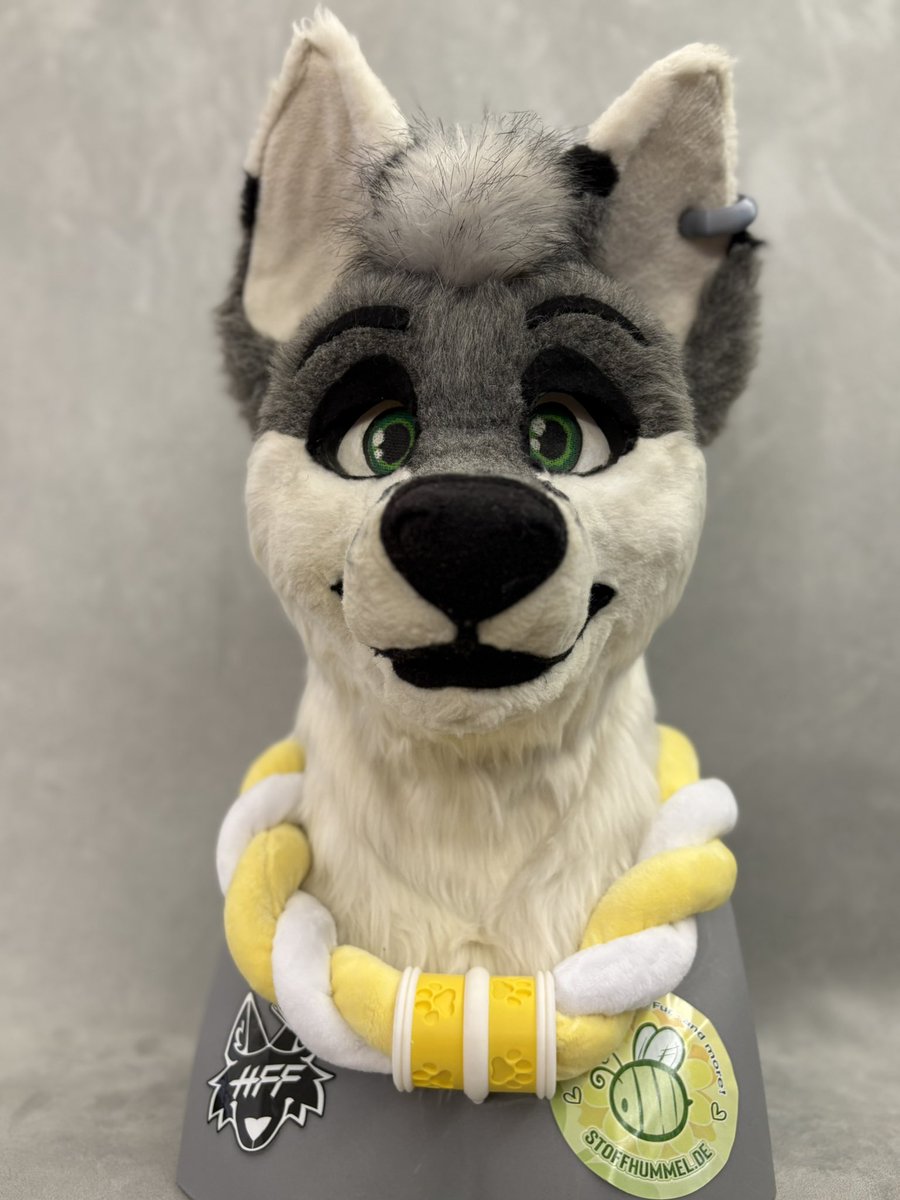 kitsukoShopFR's tweet photo. For Sale !!! 60€ shipping not included.🐾
Four models available, purple/white, pink/white, yellow/white and red/white.
Japanese Collars (Kitsune no Kubikazari), specially adapted for fursuits. The material used is Minky.

my partner @HFursuitFabric 

#3dprint #furryharness https://t.co/B6dtc2cR8q
