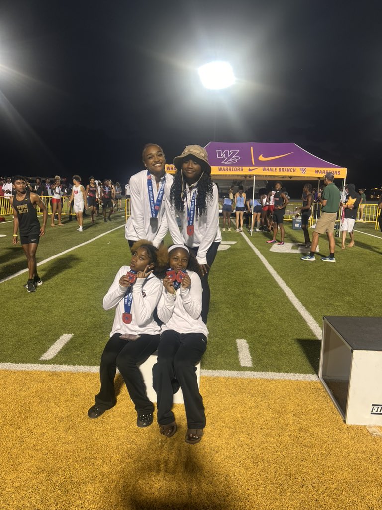 WestwoodLadyTF's tweet photo. Of course we had to run it back for another season best in the 4x4 with a 3:59! #BeUncomfortable | #TrackHawk | #TheCastle | #EEE https://t.co/SnDCVsvRWq