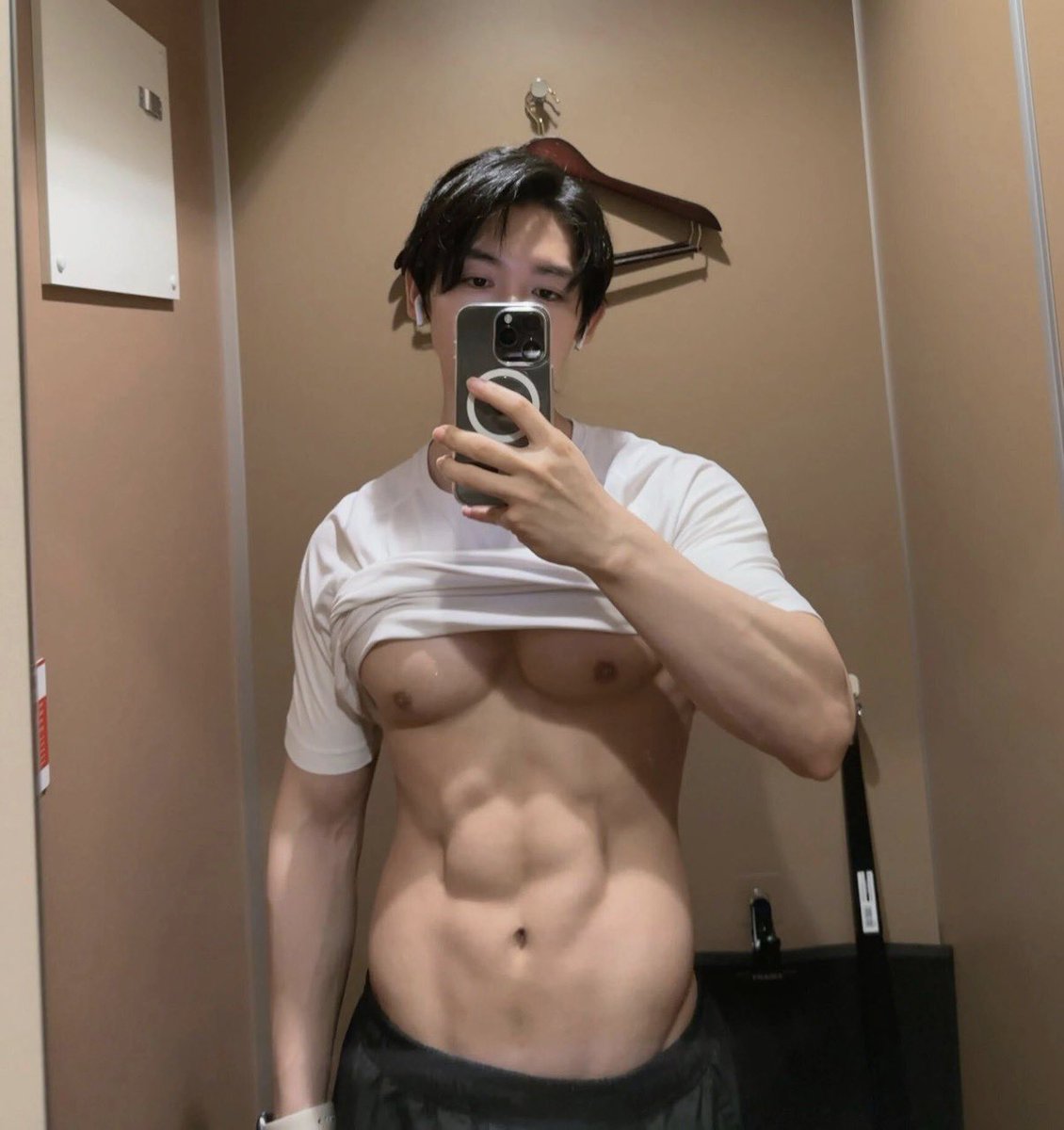 a夜场顶级男模 tweet media