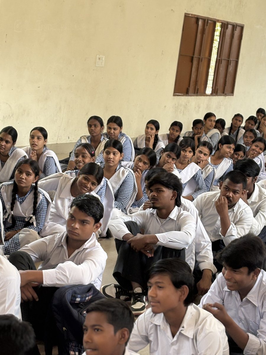 पंचकुला बदल रहा है… और इस बार बदलाव असली है।

स्कूलों से उठी स्वच्छता की ये लौ अब जन आंदोलन बन चुकी है।
आसमान फाउंडेशन और नगर निगम पंचकुला के मार्गदर्शन में बच्चे सिर्फ सीख नहीं रहे — वे सिखा रहे हैं।

नुक्कड़ नाटक, संगीत और डांस के ज़रिए एक ही संदेश गूंज रहा है:
“कूड़ा अलग करो,
