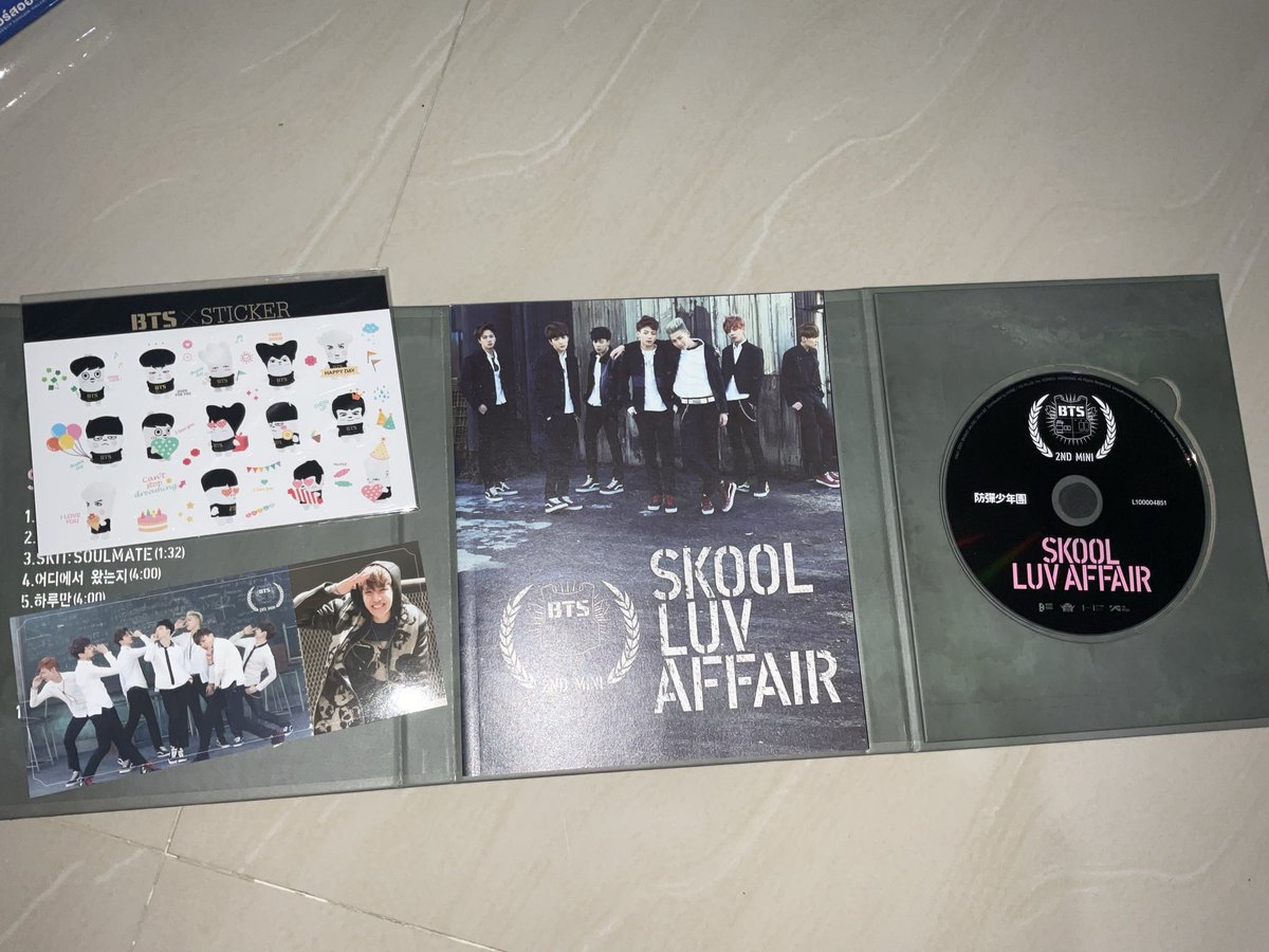 UANV_2's tweet photo. ‼️ส่งต่ออัลบั้ม Skool Luv Affair ค่ะ‼️

ยังไม่เคยใช้ของในอัลบั้ม
ได้ของตามภาพค่ะ🎁

ราคา 300
ค่าส่ง 40 

ของพร้อมส่งค่ะ📦
แคปหน้าจอ DM ได้เลยค่ะ🎀

#ตลาดนัดรถไฟบังทัน #ตลาดนัดบังทัน #ปล่อยของสะสมbts #ตลาดนัดBTS #BTS https://t.co/h3WbMbRHtX