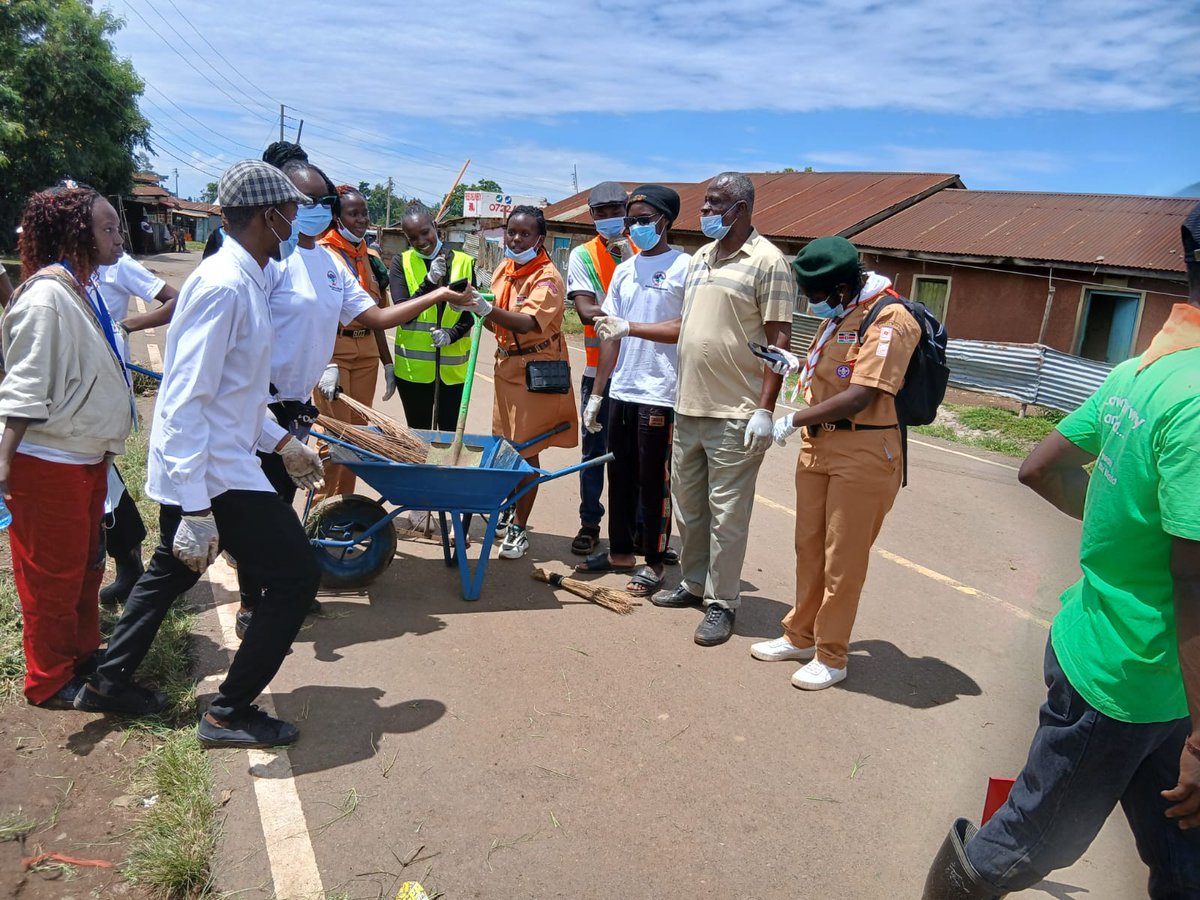 MandelaTb's tweet photo. @EvamorAfrica @KenyaRedCross @jijengeyouthorg Manyatta Kisumu was on fire with youth leading  climateaction&amp;bold conversations on #TBHIV #AdvancedHIVDisease #communityledmonitoring&amp; #Lenacapavir because health is a #humanright #ClimateAction #HIVPrevention #EndTB #YouthPower https://t.co/UNQQQjOVys