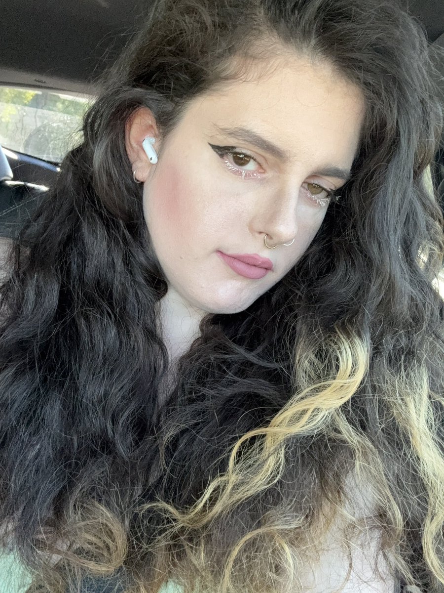 yennefer tweet media