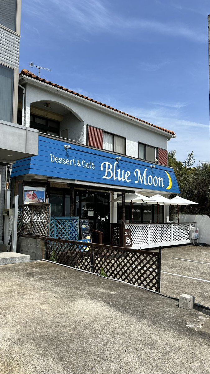 marikina31's tweet image. #津久井浜
#BlueMoon

海が見えてくると心が踊る😊

今回の横須賀はいつも最後に行く
津久井浜がスタート！

誰もいなかったので
店内の雰囲気を撮らせて頂いた

津久井浜の夏はもうすぐそこ！