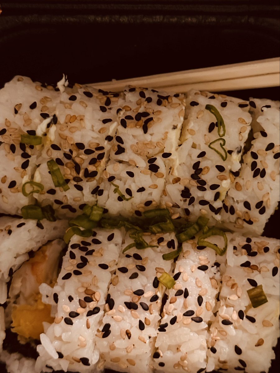 L1DAi's tweet photo. ✨🍱 Sushi a la noche. 🙏🏻

¿Existe algo mejor 😃 para cerrar la semana?✨ https://t.co/frtkBbYJjS