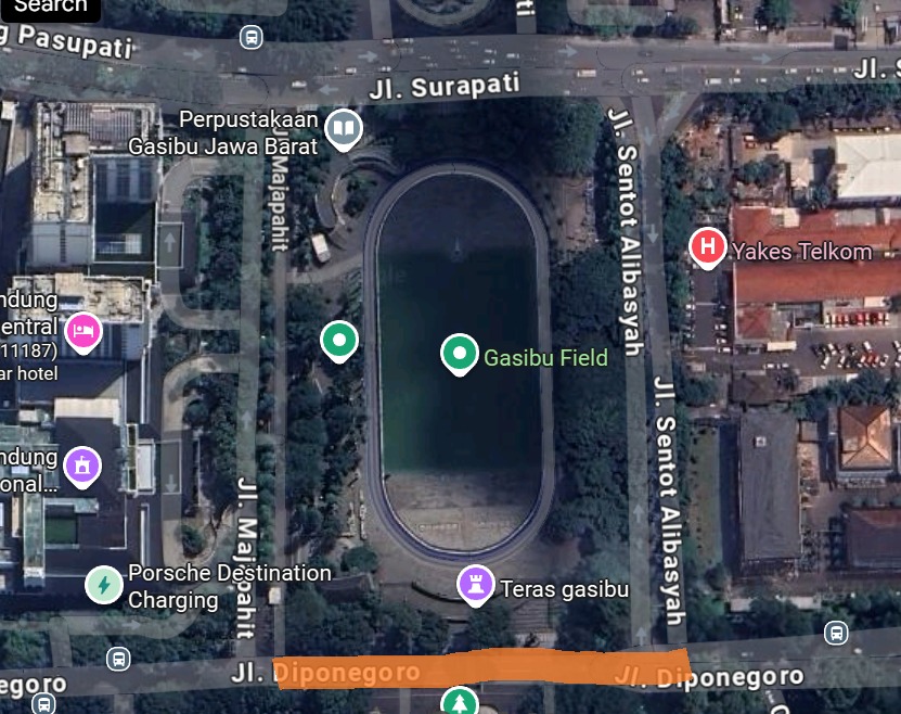 Garis oren ini adalah sebagian ruas jalan Diponegoro yang berada di depan Gedong Sate. Dari ujung jalan Majapahit hingga ujung jalanSentot Alibasyah sekitar 130 m.

Ruas jalan ini akan ditutup dan menjadi bagian dari plasa baru yang dirancang Dedi Mulyadi