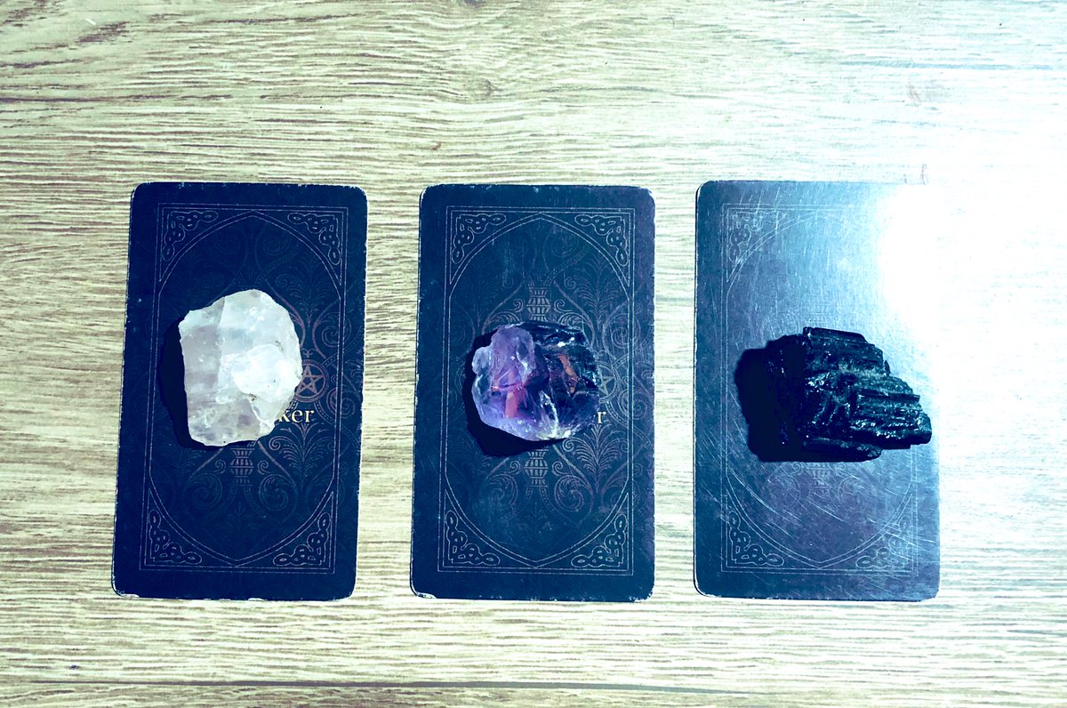 Madame Oracle Lunar🪞✨ tweet media