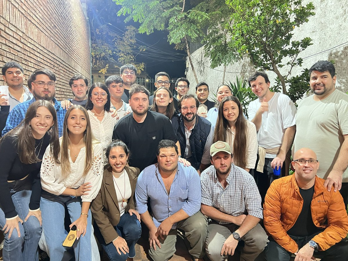 ¡Muy bien representado <a href="/unionparavencer/">Unión Para Vencer ☀️</a> en la <a href="/CDJ_Montevideo/">CDJ Montevideo</a> !

Felicitaciones Secretario <a href="/SAlanis71/">SergioAlanis71</a> y Director <a href="/ismaeletchever4/">Ismael Etcheverry</a> por asumir la mesa, el esfuerzo, constancia y lealtad da frutos.

¡Lo mejor para <a href="/mikaalarrosa/">Mika Larrosa</a> y todo el equipo, que sea una gran gestión!