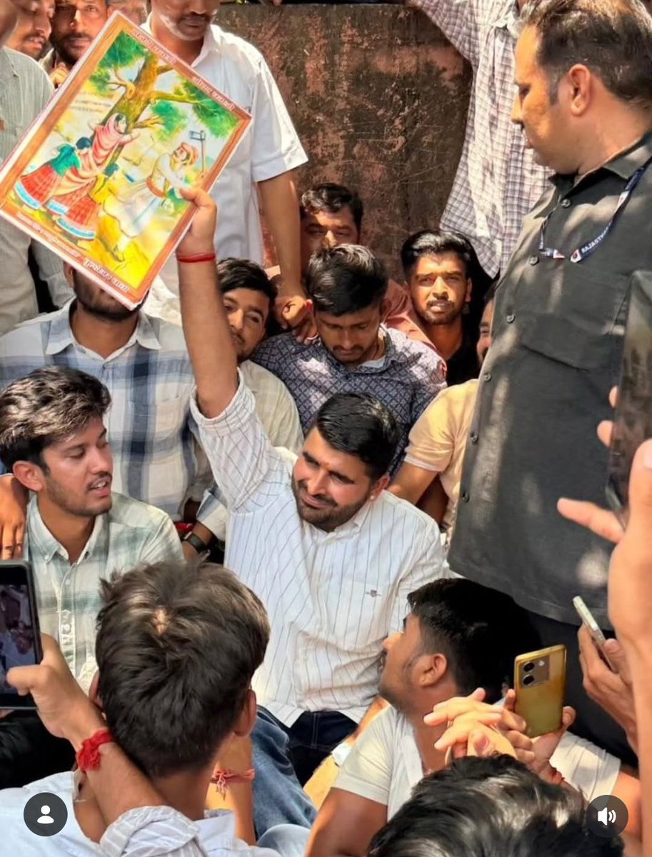 शेरौ को सुरक्षा की आवश्यकता नहीं होती 
वो सम्पूर्ण साम्राज्य को सुरक्षा प्रदान करता है 
<a href="/RavindraBhati__/">Ravindra Singh Bhati</a> 
<a href="/JAT_MAHI1/">SUSHIL DARA</a>