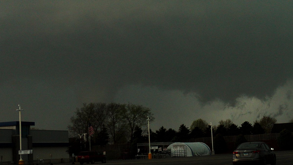 Here's my PERFECT view of the Rockton, IL tornado (we were late) #ilwx #wxtwitter