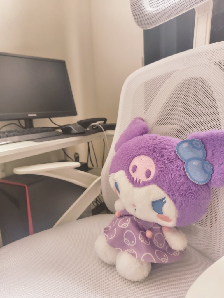 おはよー！

リスナーさんからGipt経由でイス🪑を頂きました✨️
段ボールイスからも卒業😭😭😭
快適すぎる、、、！！！

ありがとうございます🙇‍♀️