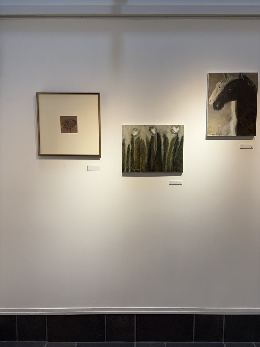 ＊作品　「 潔く 」
枯れるも、よし。

土から生える植物をモチーフにした作品です。やわらかなゆらめきと、重なりあうシックな色合いが魅力的です。

二度目の週末。会期も折り返して後半になります。さがみまりこさんの絵の世界をぜひゆっくり観にいらしてください。

#さがみまりこ個展束の間
#金沢