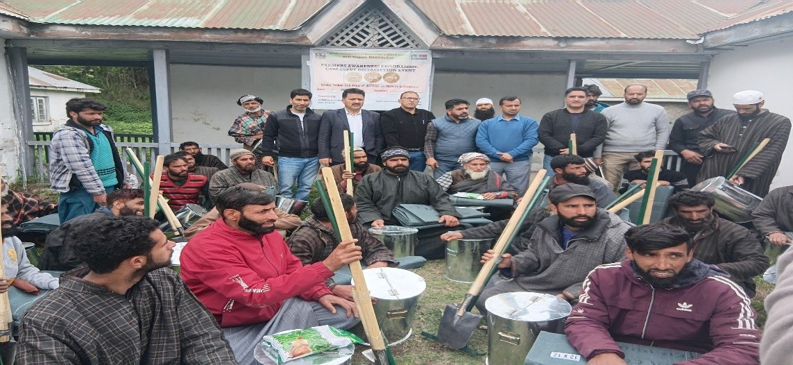 RisingKashmir's tweet image. #SKUAST-K holds awareness programme-cum-input distribution under #AICRP-#Millets

@skuast_kashmir

risingkashmir.com/SKUAST-K%20hol…