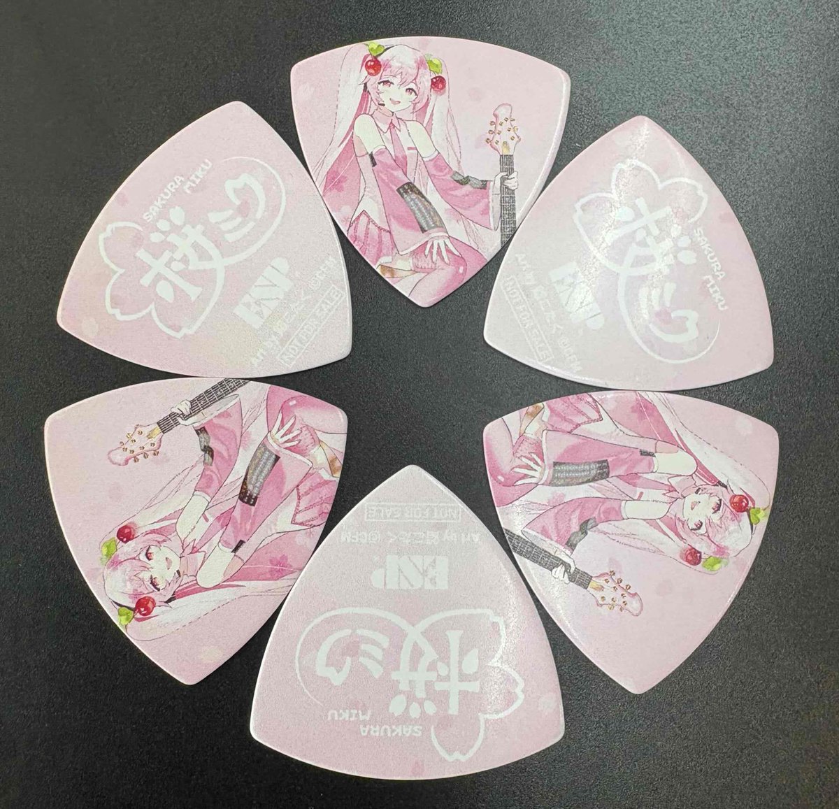 musicplant's tweet image. 【土浦店】キャンペーン情報
GrassRoots G-STREAM Miku SAKURA MIKU Edition 発売記念キャンペーン開催！
 ・4/18～5/6   
・非売品ピックプレゼント(一人一枚まで)
・来店特典 スマホ用壁紙（店頭二次元コードから）
詳細はこちら 
 espguitars.co.jp/campaign/57141/ 
#ESP #SAKURAMIKU #初音ミク #餡こたく