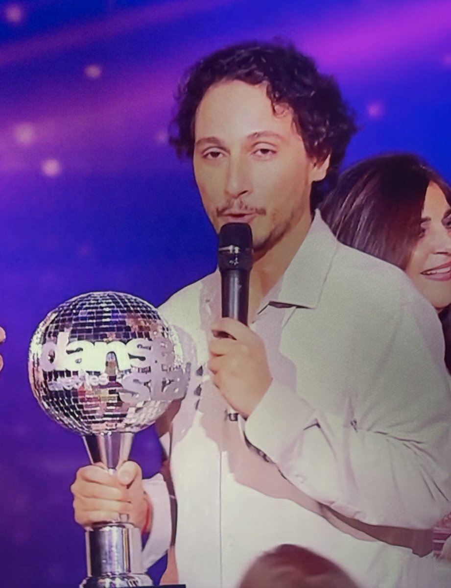 ChristianThetis's tweet photo. DALS: LA FINALE 2026. Le gagnant SAMUEL BAMBI remporte le trophée avec sa partenaire Ana Riera. Samuel, Humoriste n’était pas pris au sérieux au début de la compétition et a beaucoup travaillé. #dals #SamuelBambi #camilleCombal ##AnaRiera #danse #staracademy #interdépendance https://t.co/WEUThjUqTO