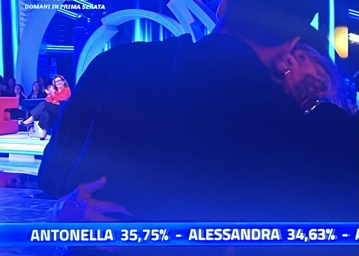 zabetta97's tweet photo. DOVETE TOGLIERE IL DIRITTO DI VOTO AL PUBBLICO GENERALISTA. 

#GFVIP https://t.co/VGI580gENM