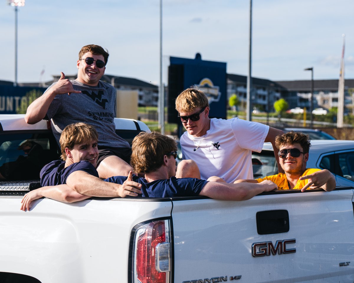 WVUBaseball's tweet image. Having fun before the game!

#HailWV