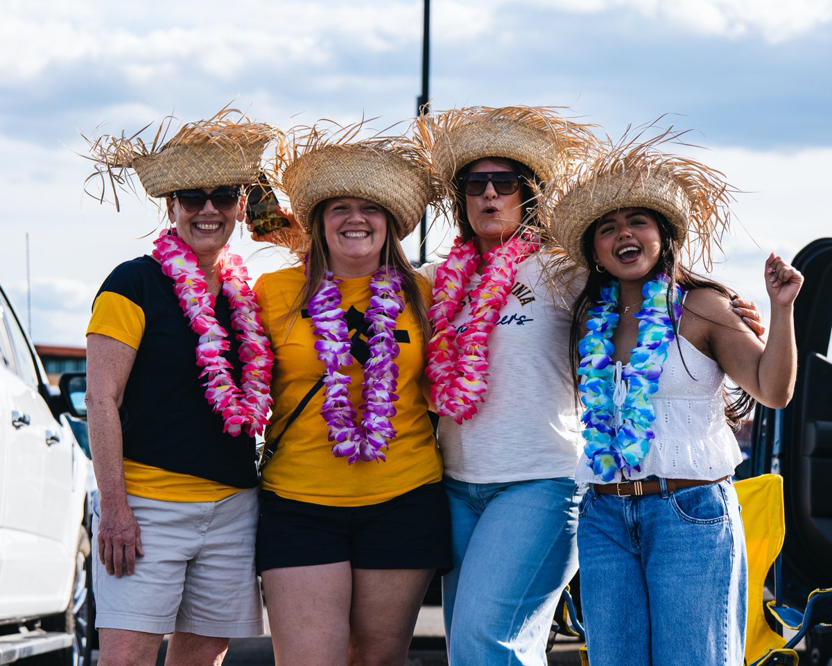 WVUBaseball's tweet image. Having fun before the game!

#HailWV