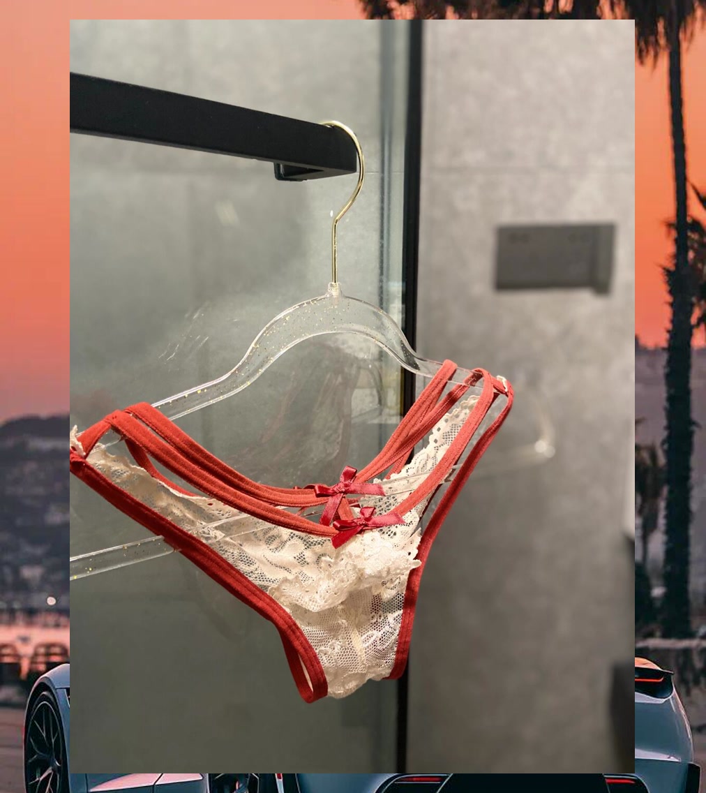 April Davis tweet media