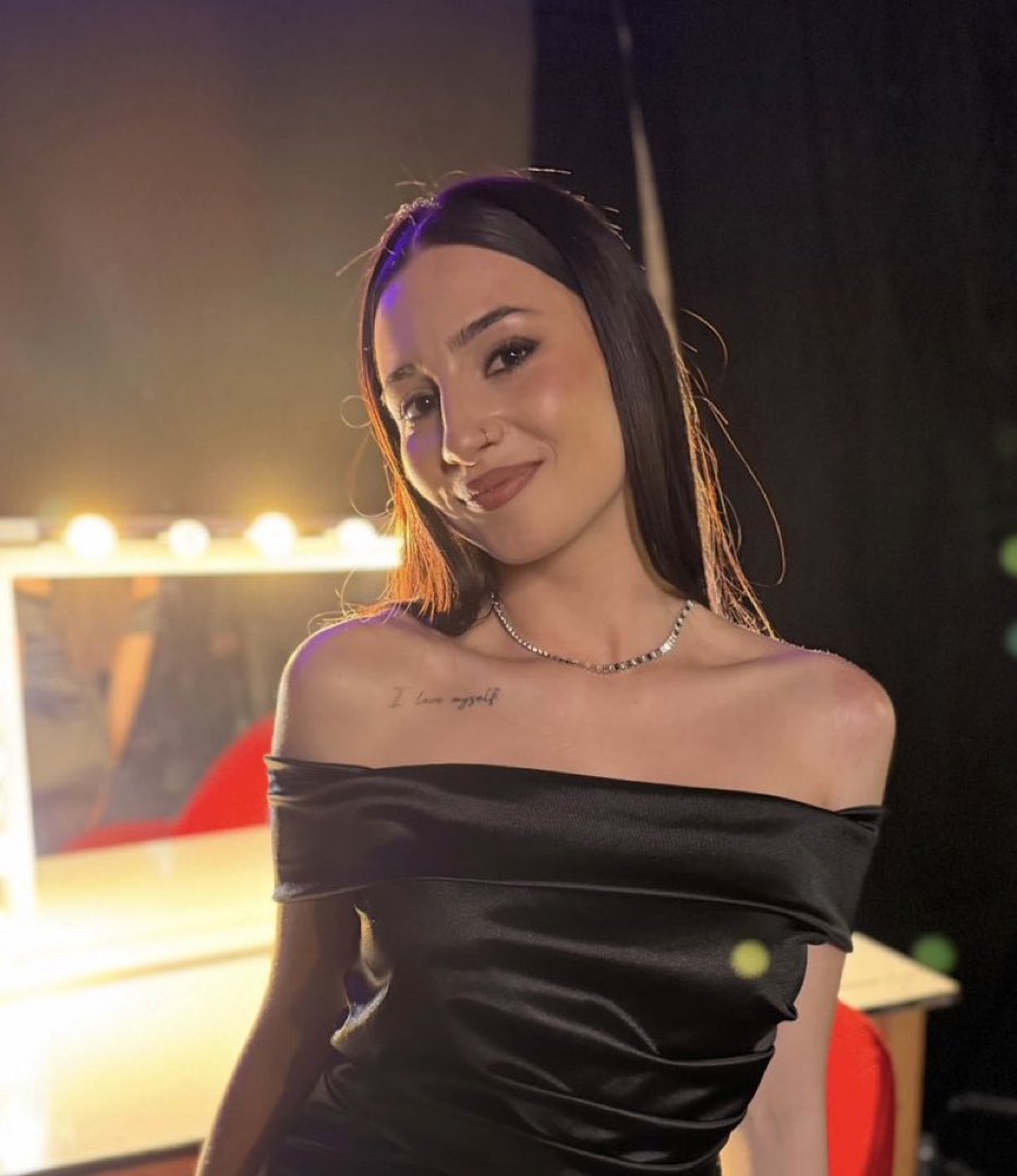 clara 𝜗𝜚 tweet media