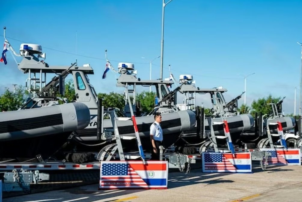 pampaIIIpelis's tweet image. #Paraguay recibio hoy 8 lanchas rapidas . Como parte de un convenio de asistencia del gobierno de EEUU