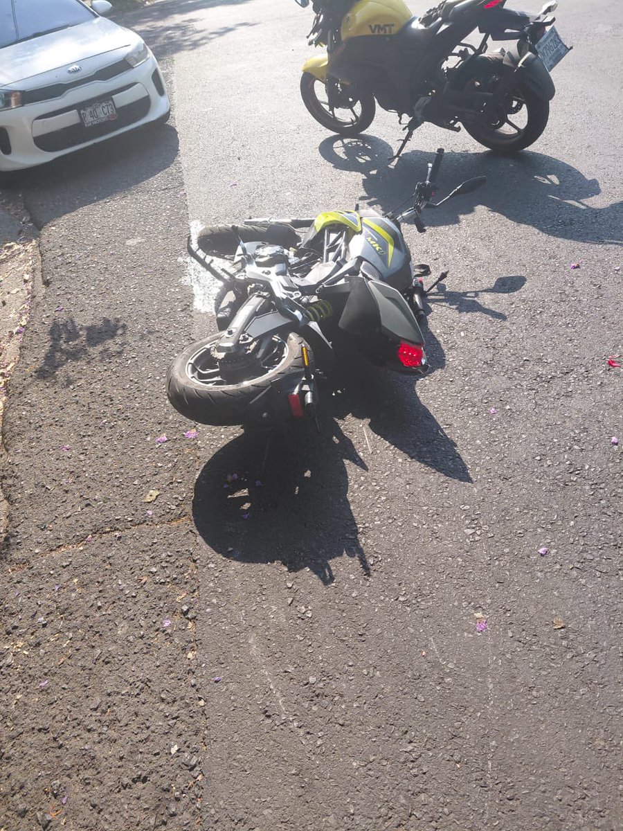 MOTOCICLISTA QUEDA VIVA PERO CON MUERTE CEREBRAL TRAS ACCIDENTE POR INVADIR CARRIL EN SAN SALVADOR

Una motociclista se encuentra con diagnóstico de muerte cerebral luego de un fuerte siniestro vial ocurrido en la colonia Divina Providencia, en San Salvador.

Según información