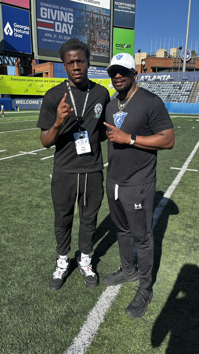 DevinBarber28's tweet photo. Had a great time at Gsu!
@Jttaylor_44 
@leakbryant 
@1_TPGJOE 
@NewtonFBRecruit 
@RecruitGeorgia https://t.co/Lxp7aMHpZG