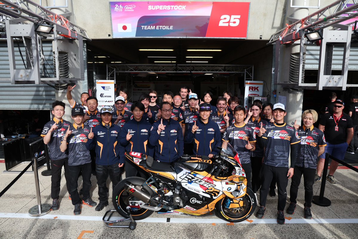 TeamEtoile25's tweet image. 🇯🇵 SSTポールポジション獲得！！🥇✨

3年目のル・マン、ついにここまで来ました。
チーム全員で積み上げてきた準備を、あとはコースの上で出し切るだけ。

24時間——完走すら簡単ではないレースです。
その中で最高の結果を求めて、全力で走り続けます。