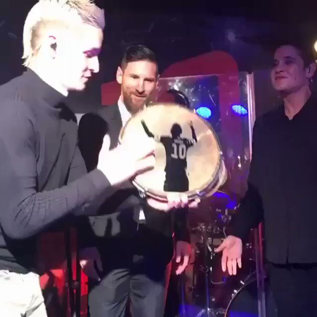 Paren la mano tweet media