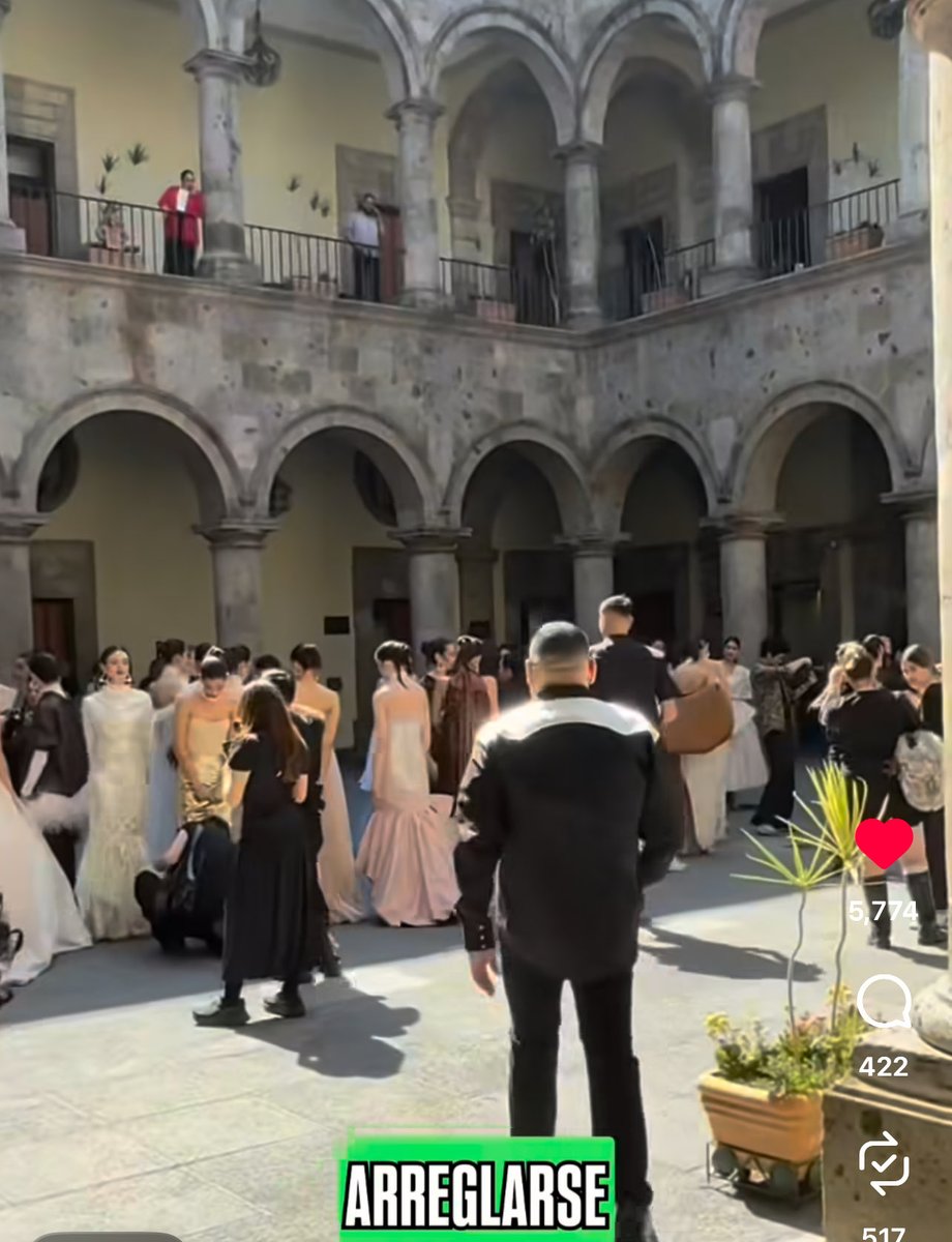 ¿Y qué creyeron? ¿Que <a href="/GuadalajaraGob/">Gobierno de Guadalajara</a> no patrocinó el Volvo #FashionWeek?
¡Obvio sí! <a href="/VeroDelgadilloG/">Verónica Delgadillo</a> hizo lo suyo.
Cerraron la Rotonda de las personas ilustres y la convirtieron en pasarela de modas. El Palacio Municipal fue un gran camerino. 
Los créditos de <a href="/Elizagovar/">Elizabeth González</a>  🔥