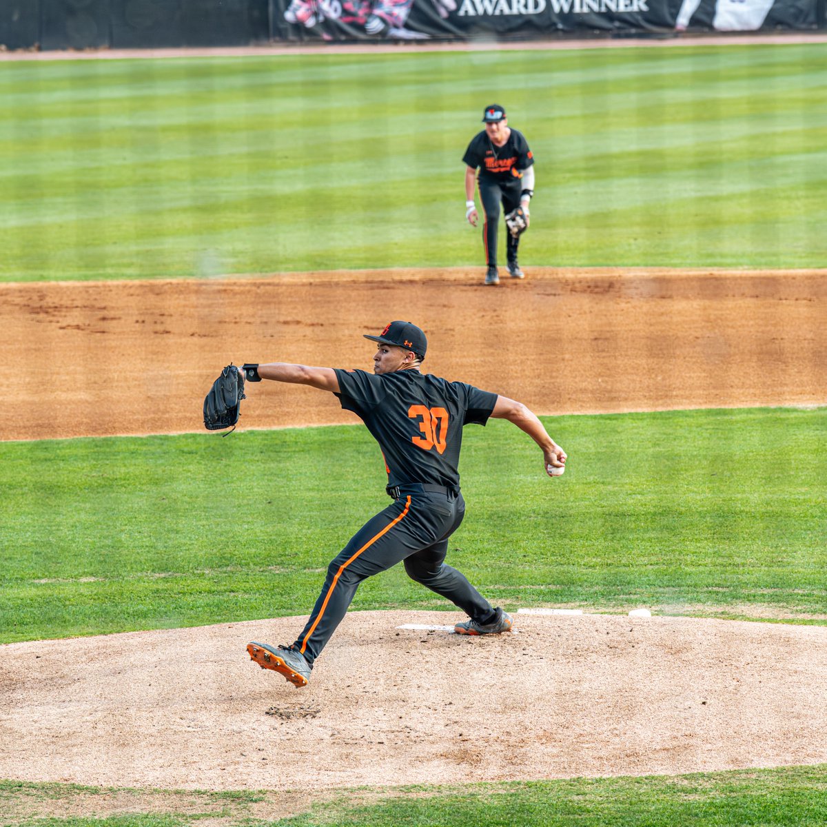 MercerBaseball's tweet image. #30's got 6 Ks already today.

M2 | 🐻: 2 🐱: 0

#GoodToGreat | #WinnersWin