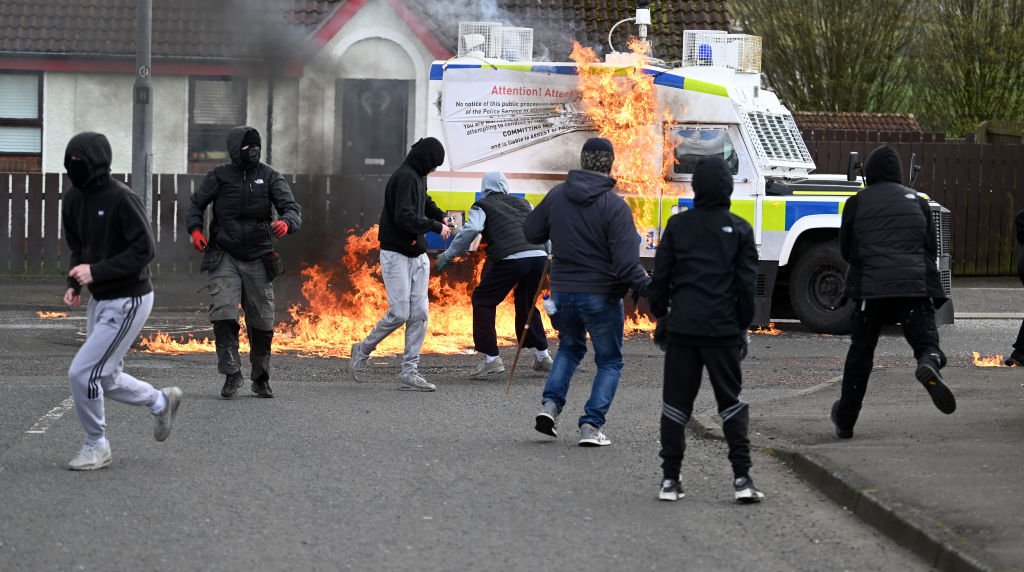 Delta8_Epsilon6's tweet photo. BREAKING

Protests against government's decision to refuse payment to the SCP Foundation have turned violent.

Riots have broke out, as people start stockpiling and looting from stores, fearing for the worst. 

Police are attempting to defuse any violence throughout. https://t.co/3xzHG5Xnj0