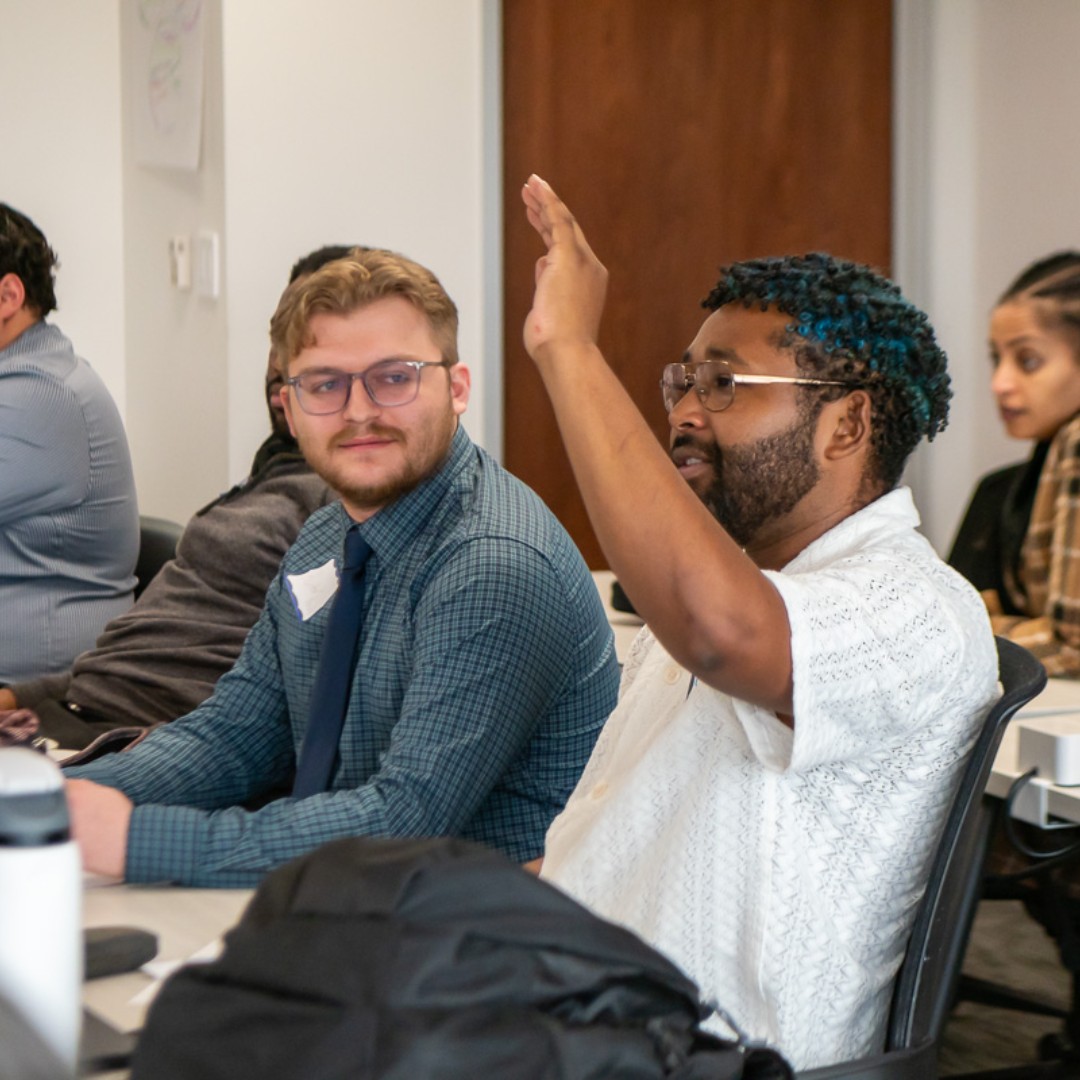 activate_work's tweet photo. A special day with our ITSF cohort! 🎉 🔔

Grad Kevin Ta returned to volunteer as a mock interviewer and rang the bell for his new job—joined by his manager, Stephen Weiler, who shared with the class what makes great candidates stand out.

#ActivateWork #OpportunityToImpact https://t.co/G3KIrcohdY