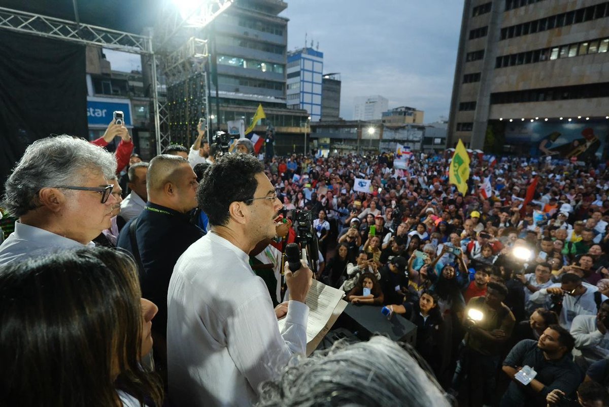 Andrea R. tweet media