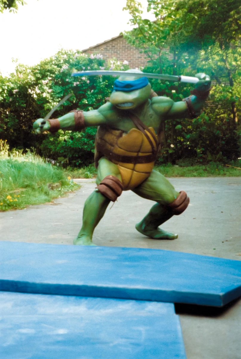 Leonardo practicing some moves during the making of the original 1990 Teenage Mutant Ninja Turtles movie 🎬