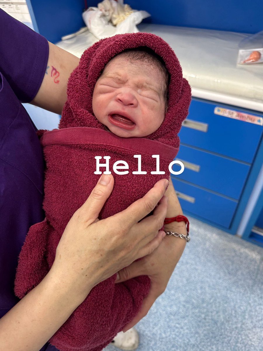 yuehlin17's tweet photo. Hello！
臍帶還沒剪就哭😂
#newborn 
#吳二 
#38w4d https://t.co/jZ4XaTqIAQ