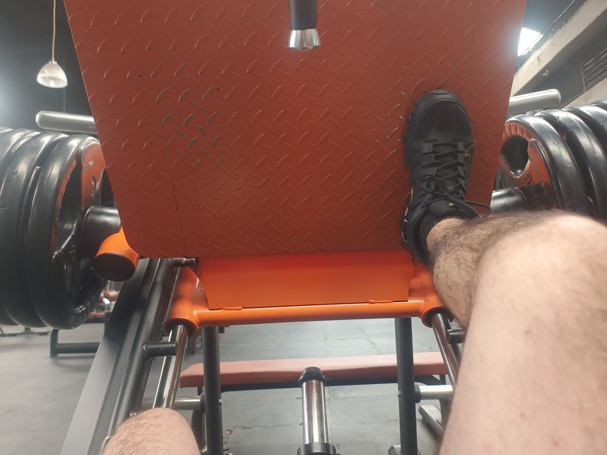 Semanas sin descansar, trabajo  más proyectos, viajes y pocas horas de sueño... definitivamente necesito descansar,  no estoy al 100.