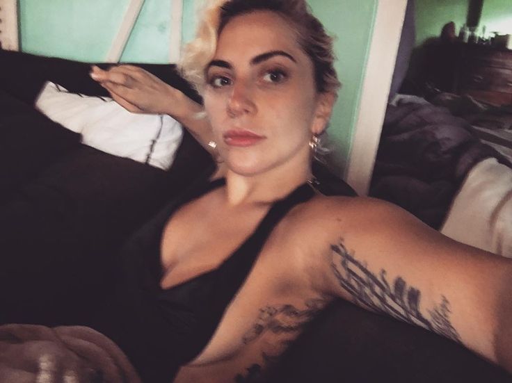 as vzs me pergunto o que lady gaga faria no meu lugar aí eu vou la e minto