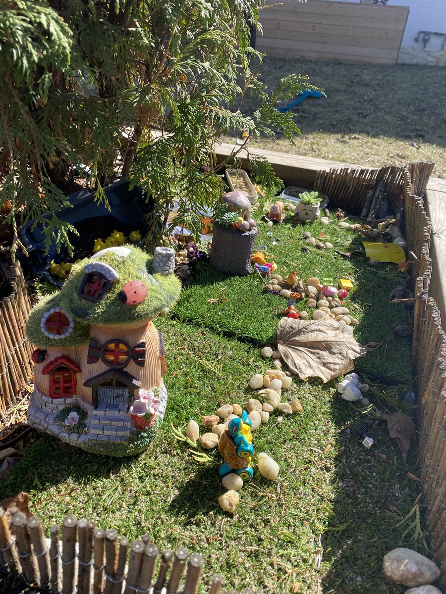 mimilleeeeeeee's tweet image. Le soleil était de sorti du coup tourisme de la journée : Monkland #MFDOOM