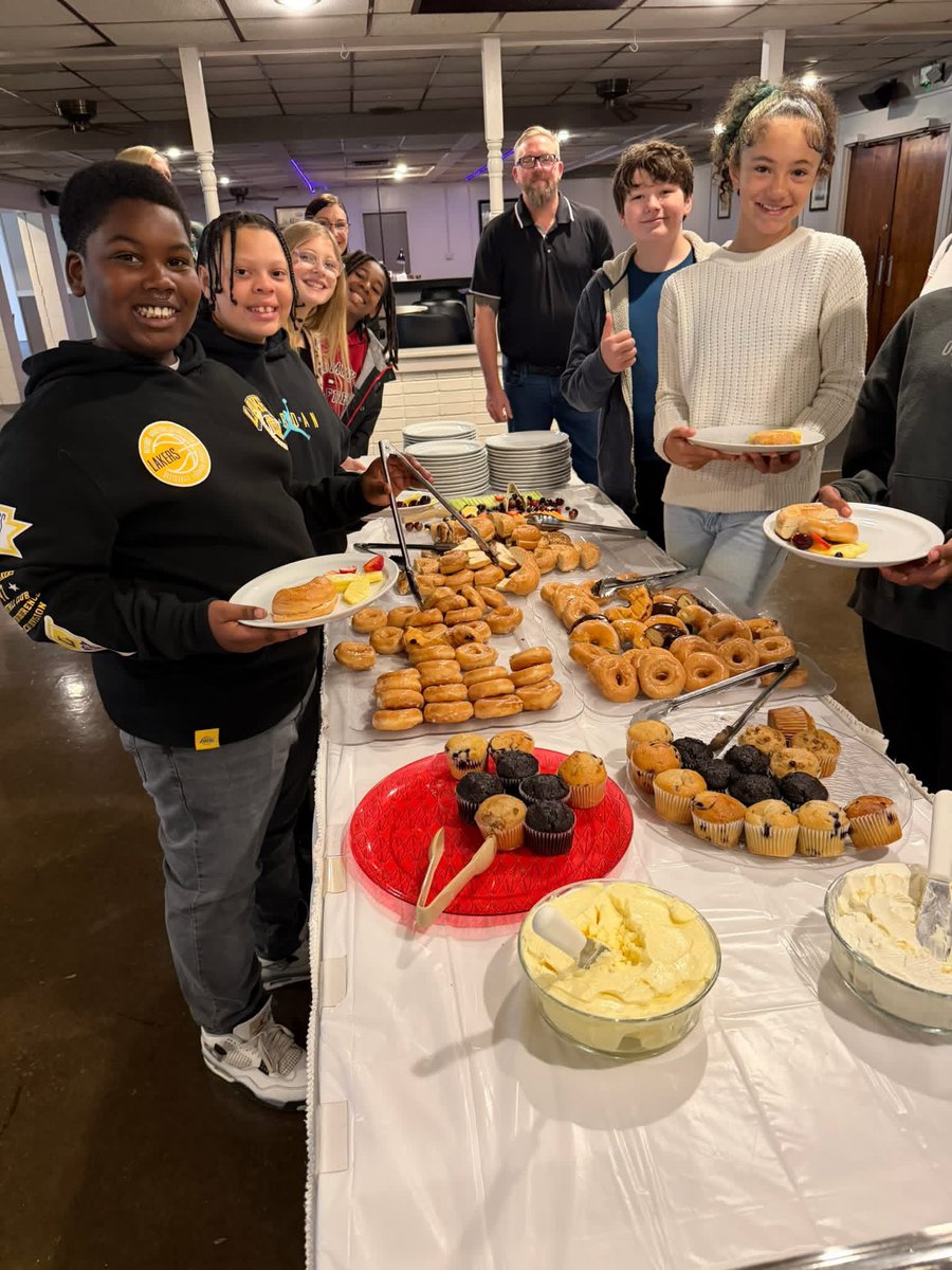 kimmie_kay_21's tweet image. What an amazing opportunity! My first grant proposal was selected to showcase at the 17th annual 365 Club Breakfast at Turtle Run! I got to present my slideshow and discuss the grant followed by my students telling donors their thoughts! #physed #DPSF