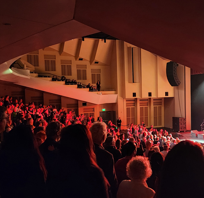 SantaClaritaPAC's tweet image. There’s a point during a show where people stop checking their phones

It doesn’t happen right away

But when it does, you can feel the whole room lock in

#SantaClarita #SCV #LiveEvents #ThingsToDoSCV