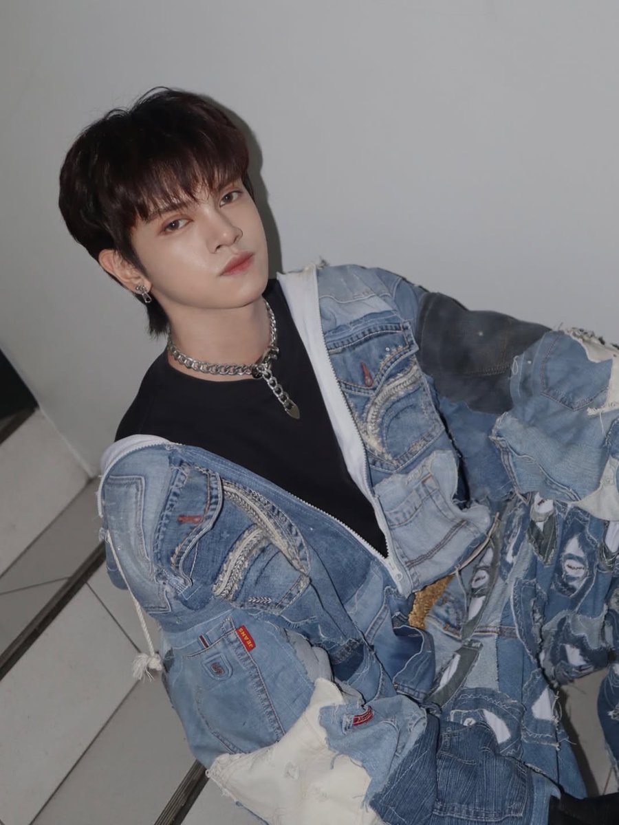 newid_global's tweet image. [🦉] #NEWID_L_IGP 20260417

"denim all day, every day"

🔗: instagram.com/p/DXOwMIpEzYj/…

#NEW_ID #L #NEWID_L