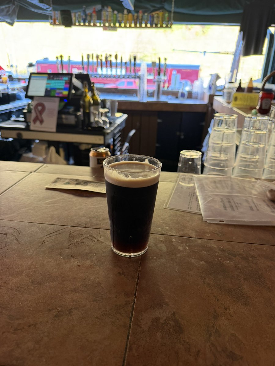RobertBechtel16's tweet photo. @ebeth360 @Stillsmack @DesiFlurane @KiKi1185 @danielp_reid A Proper Guinness in Jim Thorpe PA #MinionsHappyHour https://t.co/NJW1AWXdxI