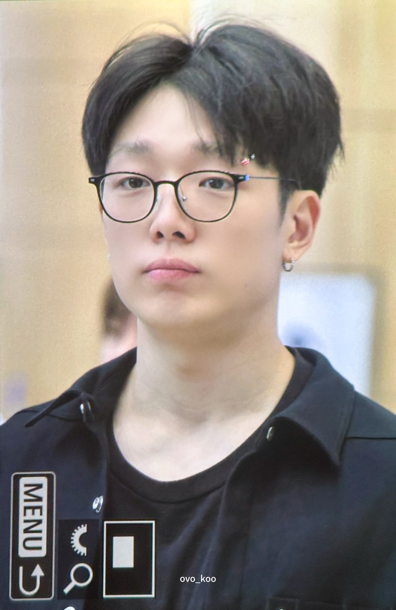 BOBBY CUT HIS HAIR AND WENT BACK TO BLACK HAIR???? OMFG 😭🖤